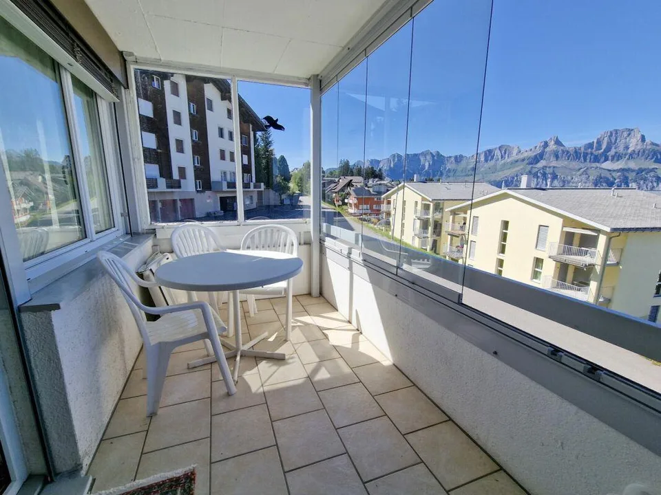 Sunny 3.5-room holiday apartment - Unique view, prime location