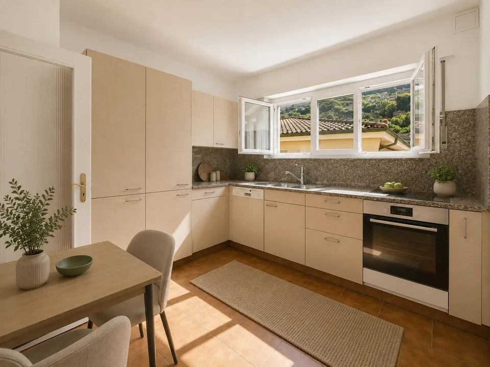 3.5 locali di ampia metratura, grande balcone soleggiato e a due passi dal Lago (residenza primaria o secondaria)
