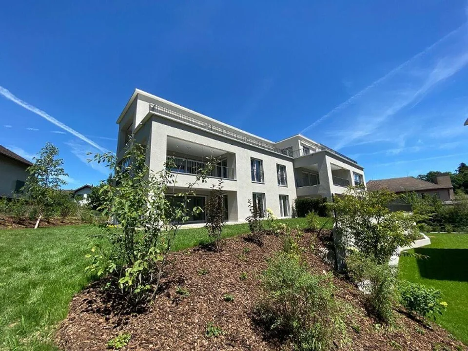 Appartement ensoleillé avec balcon spacieux et vue sur la Murg