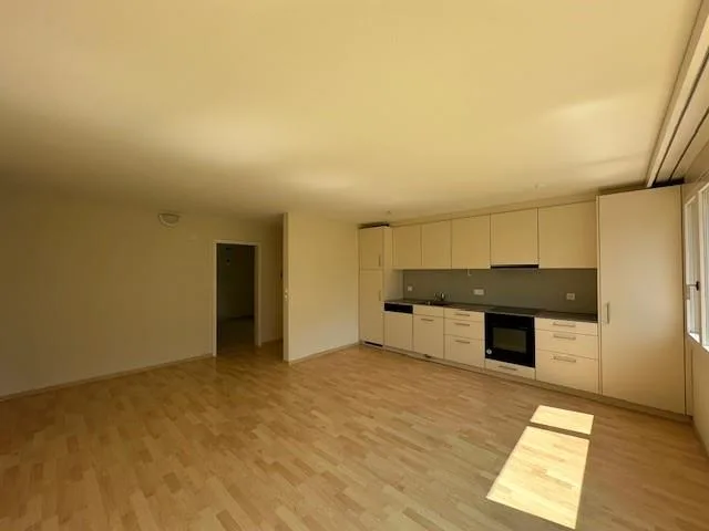 Helle und moderne 2.5-Zimmer-Wohnung mit Garten und Sitzplatz