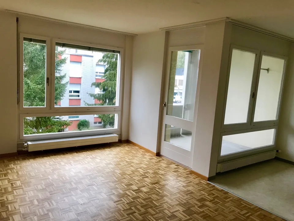 Sehr geräumige, helle 3.5 Zimmer Wohnung