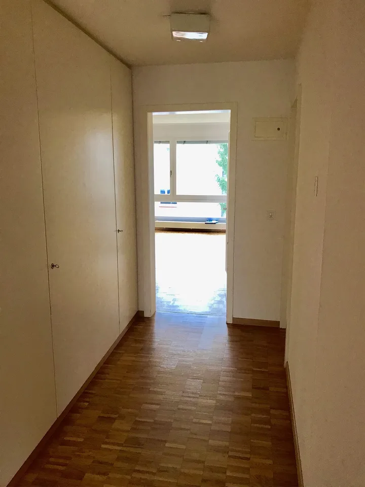 Sehr geräumige, helle 3.5 Zimmer Wohnung