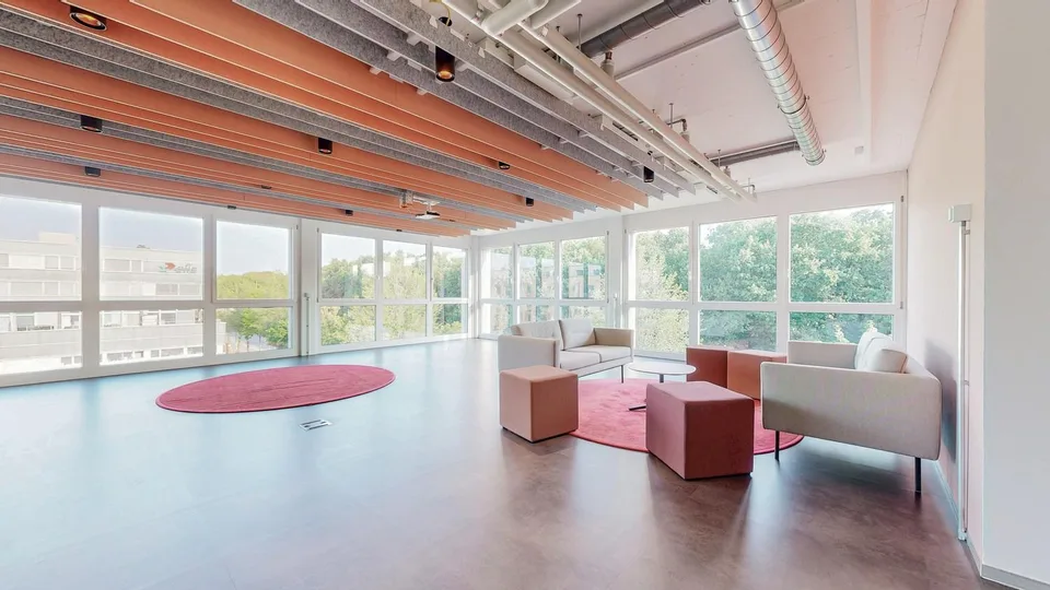 Moderne, lichtdurchflutete Bürofläche an zentraler Lage