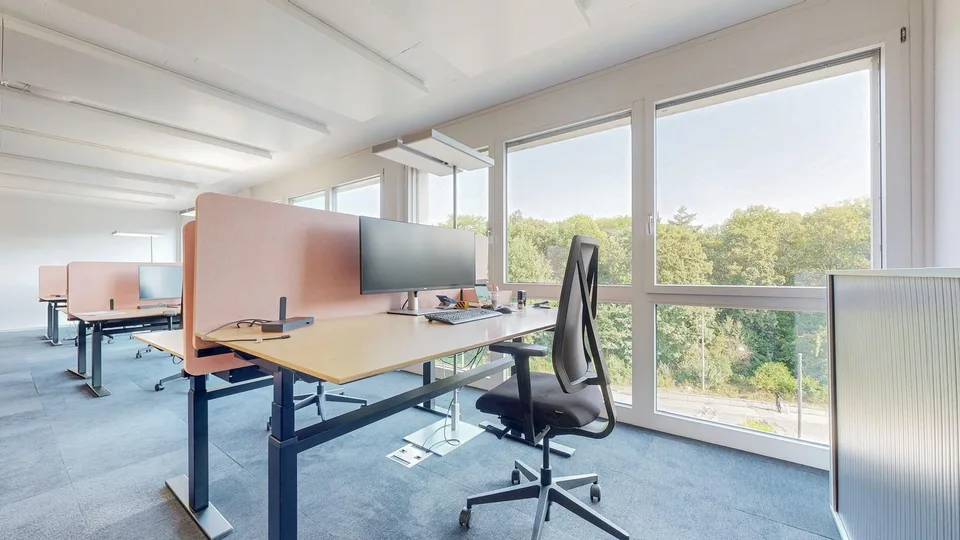 Moderne, lichtdurchflutete Bürofläche an zentraler Lage