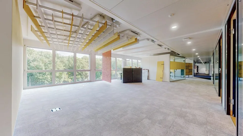 Moderne, lichtdurchflutete Bürofläche an zentraler Lage
