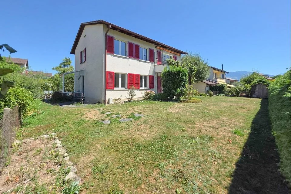 Ein Zuhause mit Perspektiven – Zweifamilienhaus an bevorzugter Wohn...