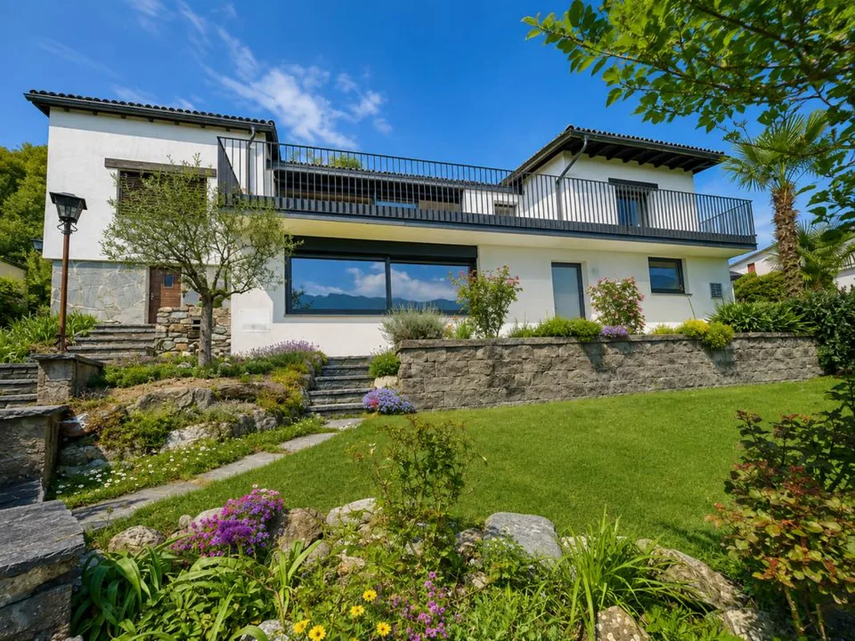Villa unifamiliare con vista lago