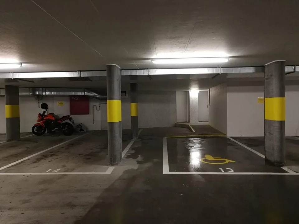 Tiefgaragenplatz in Studen
