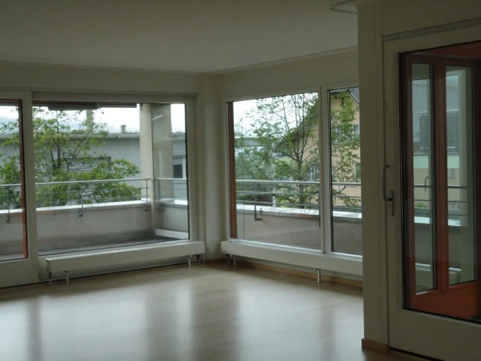 Grosszügige 5½-Zimmer-Wohnung mit zwei Balkonen in Schwyz