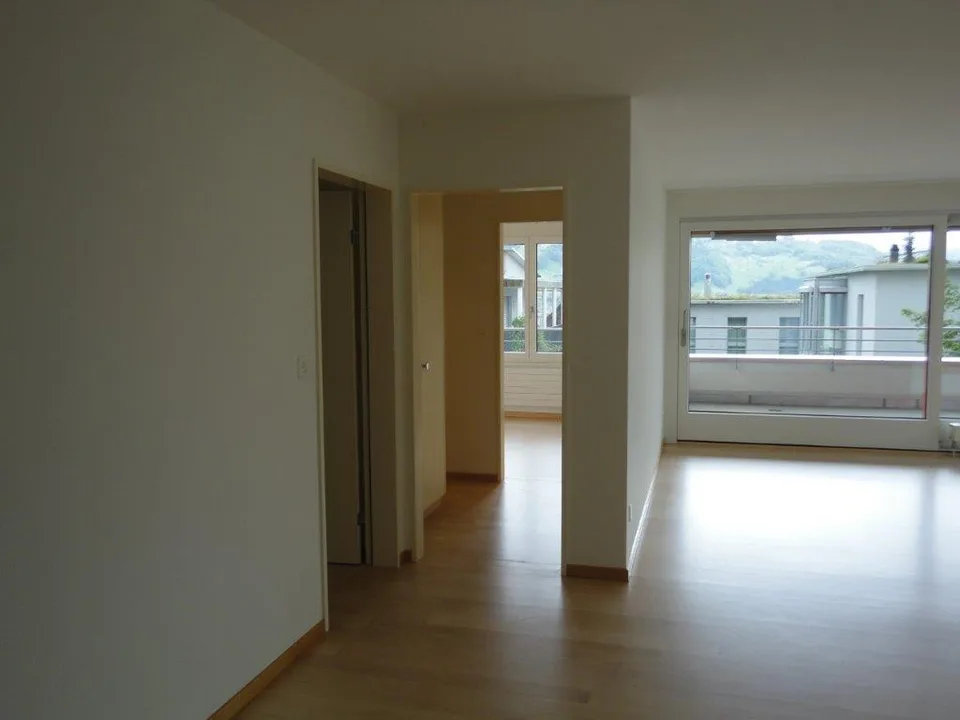 Grosszügige 5½-Zimmer-Wohnung mit zwei Balkonen in Schwyz