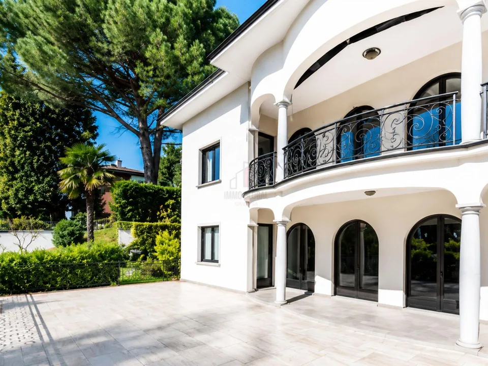 Prästigieses Anwesen mit Pool und Garten