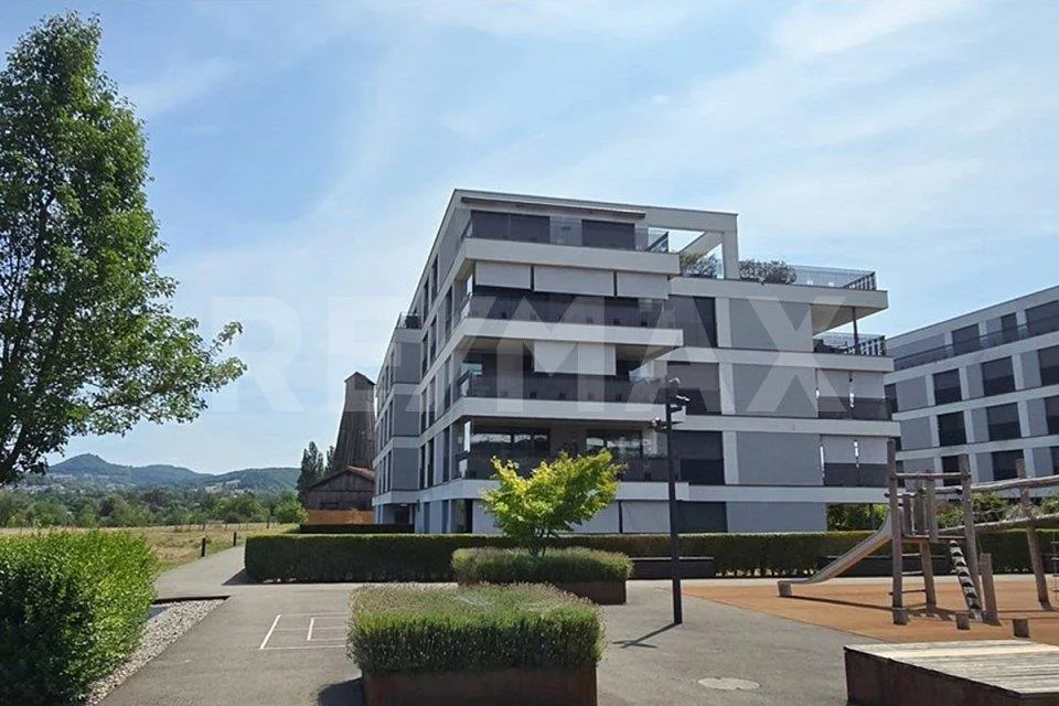 Moderne 2.5-Zimmer-Attika-Wohnung mit grosser Sonnenterrasse und Weitsicht