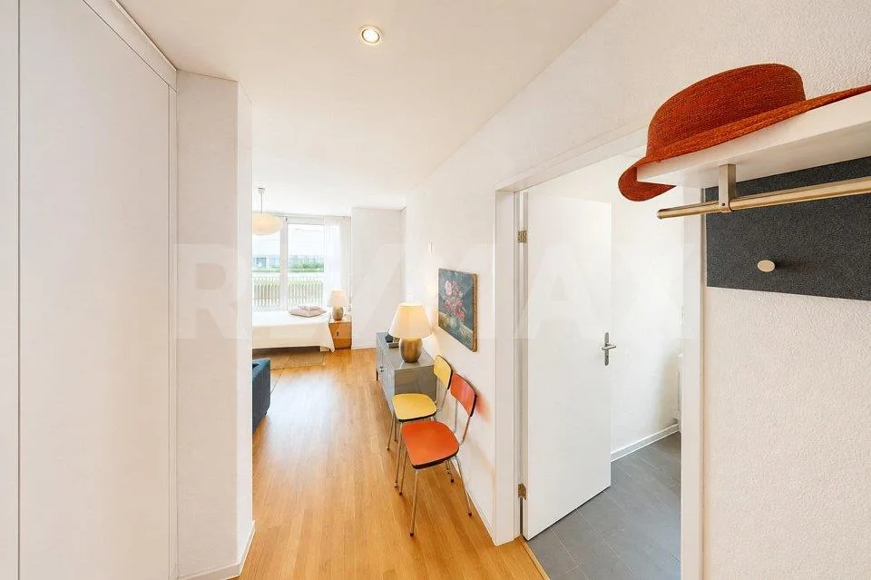 Moderne 2.5-Zimmer-Attika-Wohnung mit grosser Sonnenterrasse und Weitsicht