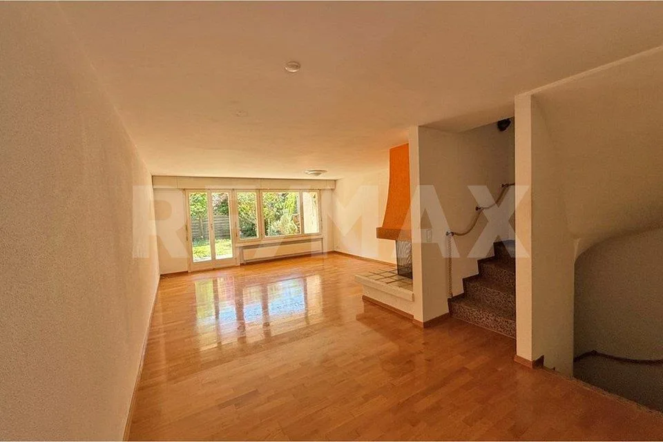 Row house with PP and separate underground parking PP