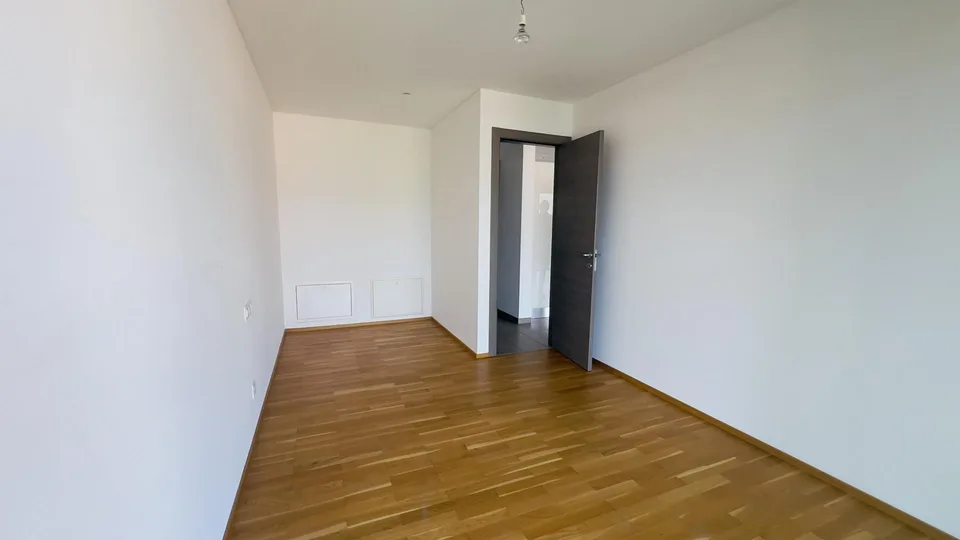 Modern and Bright 2.5-Room Apartment with Large Terrace in Gravesano