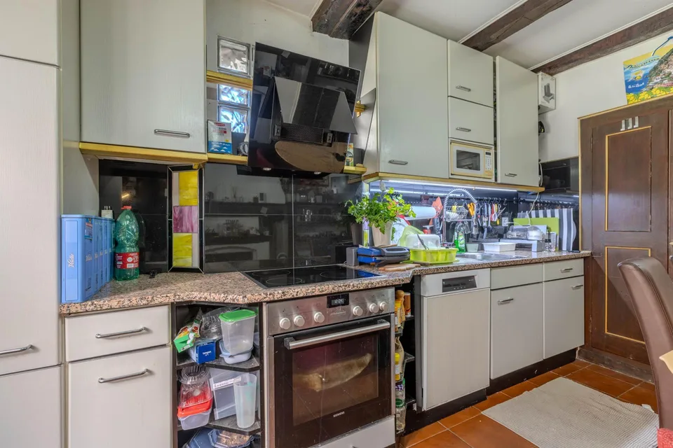 BARGAIN - CHARACTERISTIC 7.5-ROOM HOUSE RENOVATED IN BRENO