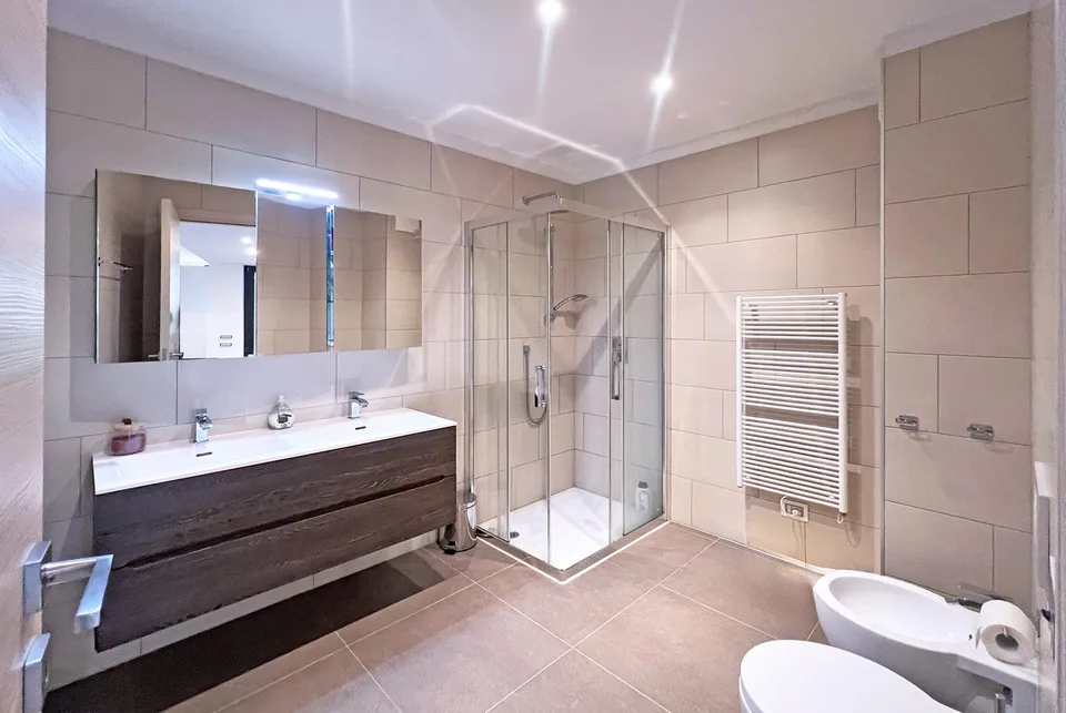 SPACIEUX 3.5 PIÈCES AVEC JARDIN ET PIÈCES SUPPLÉMENTAIRES À MASSAGNO