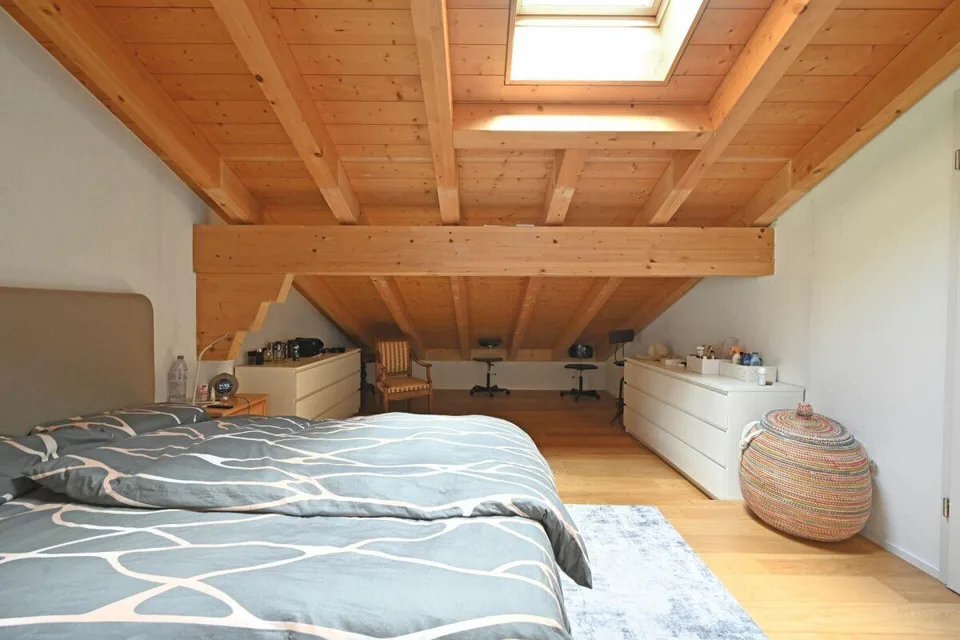 Charmante 3.5-Zimmer-Maisonettewohnung mit Galerie an Hanglange