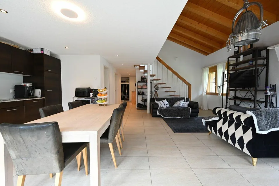 Charmante 3.5-Zimmer-Maisonettewohnung mit Galerie an Hanglange