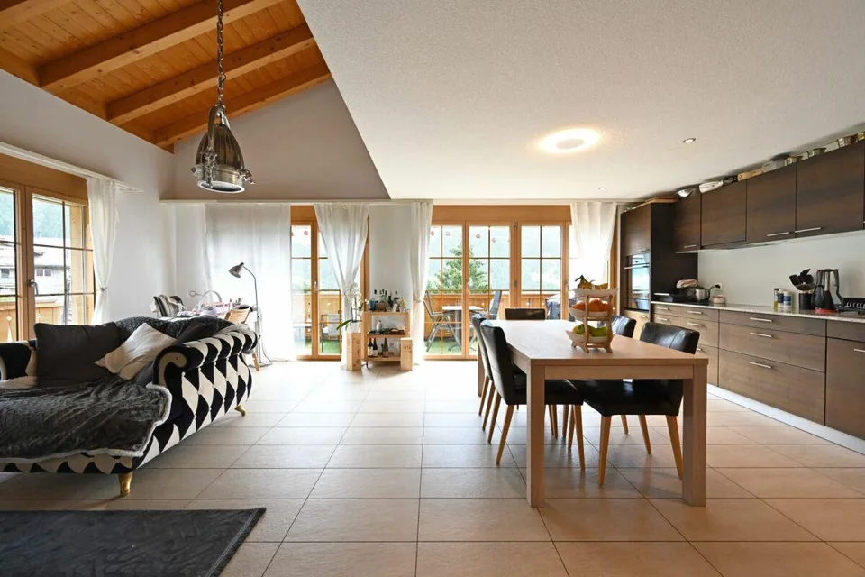 Charmante 3.5-Zimmer-Maisonettewohnung mit Galerie an Hanglange