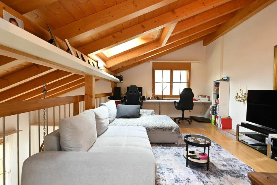 Charmante 3.5-Zimmer-Maisonettewohnung mit Galerie an Hanglange