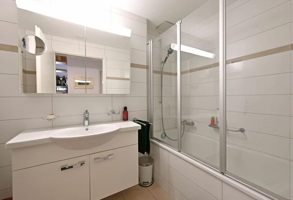 Charmante 3.5-Zimmer-Maisonettewohnung mit Galerie an Hanglange