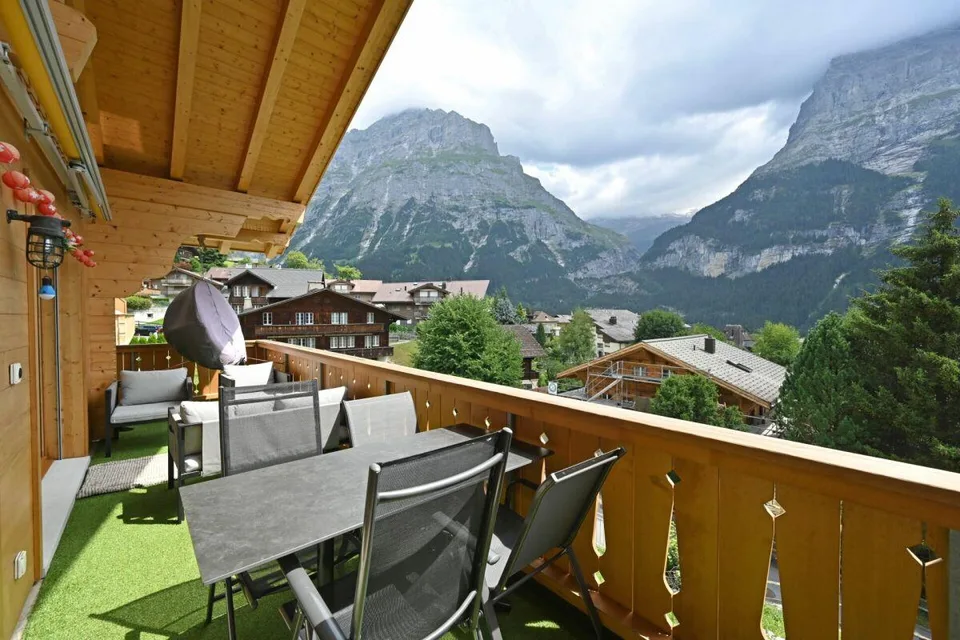 Charmante 3.5-Zimmer-Maisonettewohnung mit Galerie an Hanglange