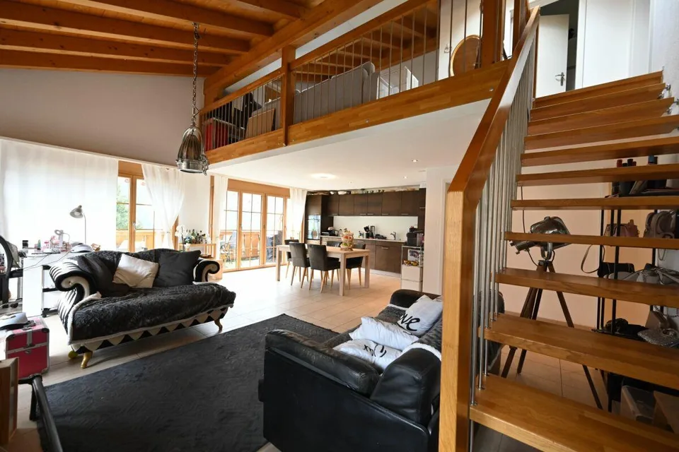 Charmante 3.5-Zimmer-Maisonettewohnung mit Galerie an Hanglange