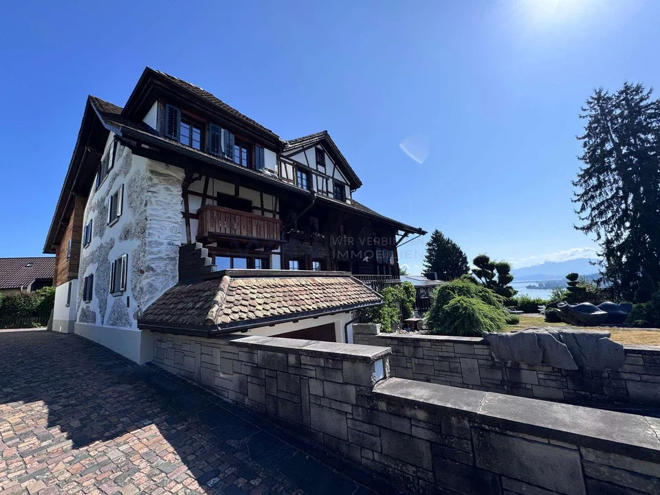 Historischer Glanz am ruhigen See – Foto 2 von 39