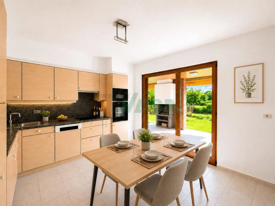 Elegante e spaziosa villa con appartamento bilocale e grande giardino