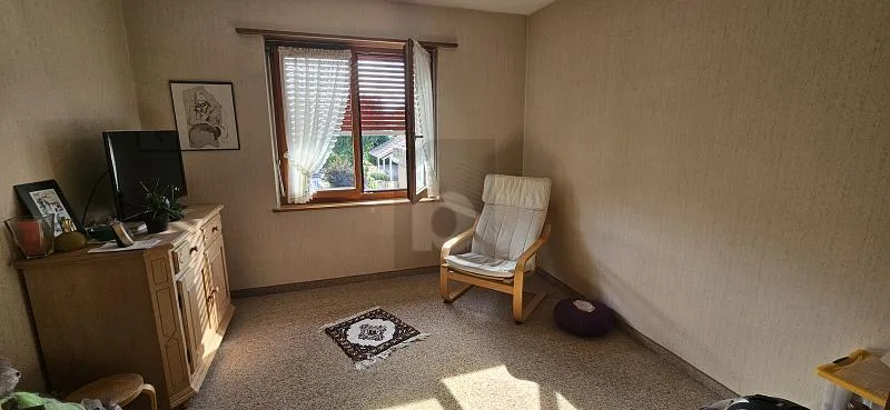 DANS UN QUARTIER RÉSIDENTIEL AU CALME