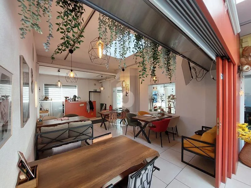 STILVOLL RENOVIERT MIT TERRASSE AN ZENTRALER LAGE!