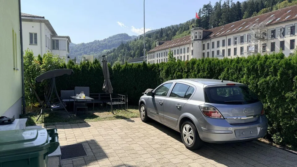 ZWEI 4.5-ZIMMER-HAUSHÄLFTEN - WOHNEN & VERMIETEN IN FLUMS