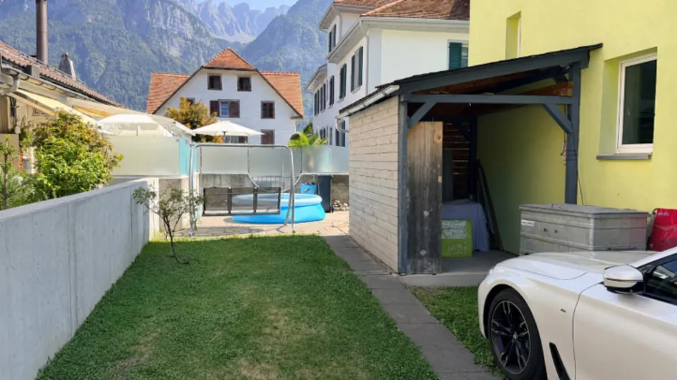 ZWEI 4.5-ZIMMER-HAUSHÄLFTEN - WOHNEN & VERMIETEN IN FLUMS