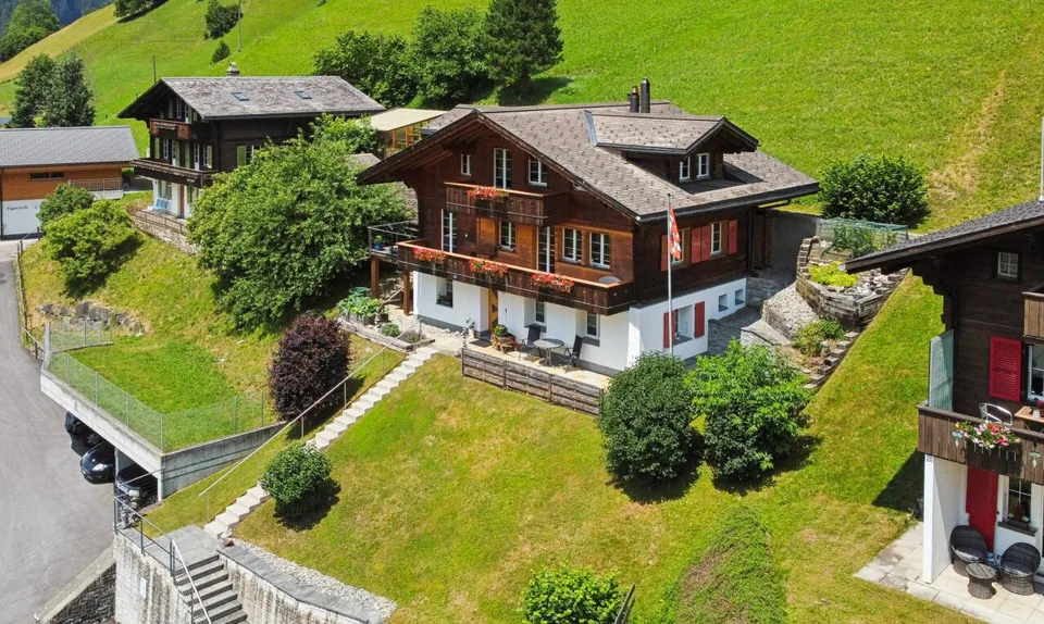 Familiäres Wohnen mit Einliegerwohnung und Bergpanorama