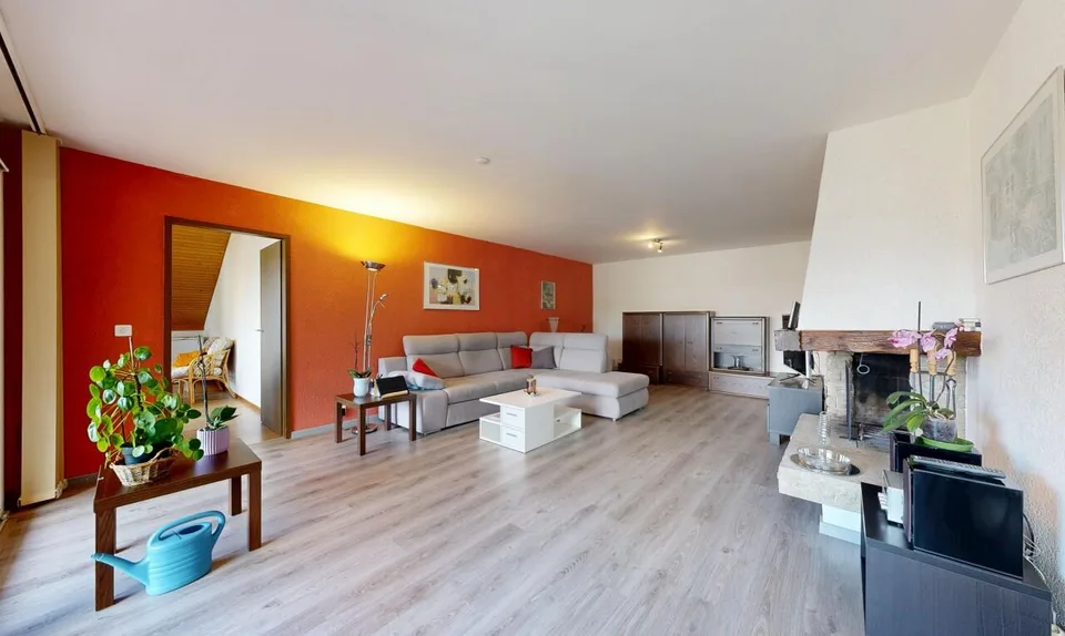 Appartement familial de 5,5 pièces et 157 m² avec cheminée et garage