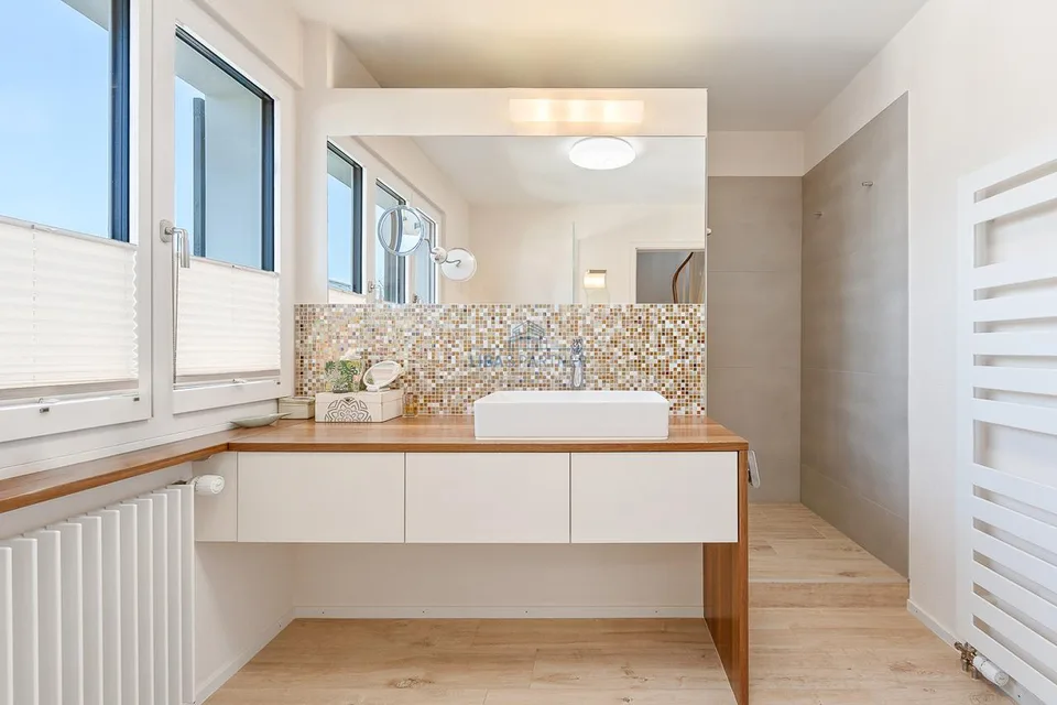Hochwertig modernisiertes Einfamilienhaus mit exklusiver Wohnqualität