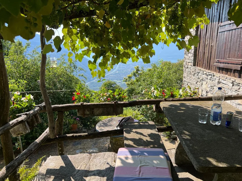 Un refuge dans les montagnes du Tessin – Rustico avec vue imprenable