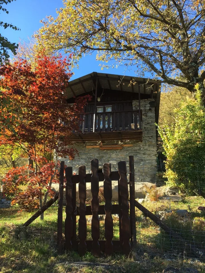 Un refuge dans les montagnes du Tessin – Rustico avec vue imprenable