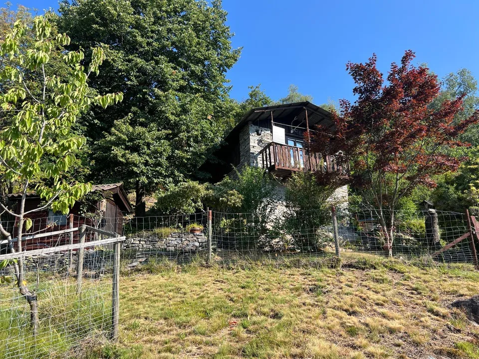 Un refuge dans les montagnes du Tessin – Rustico avec vue imprenable