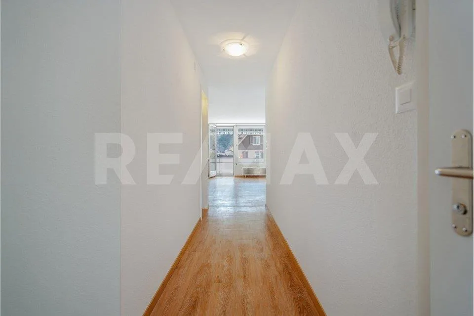 Appartement 2.5 pièces bien entretenu avec balcon et parking extérieur (résidence principale)