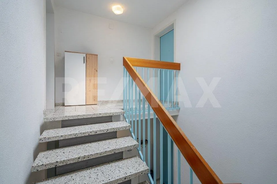 Appartement 2.5 pièces bien entretenu avec balcon et parking extérieur (résidence principale)