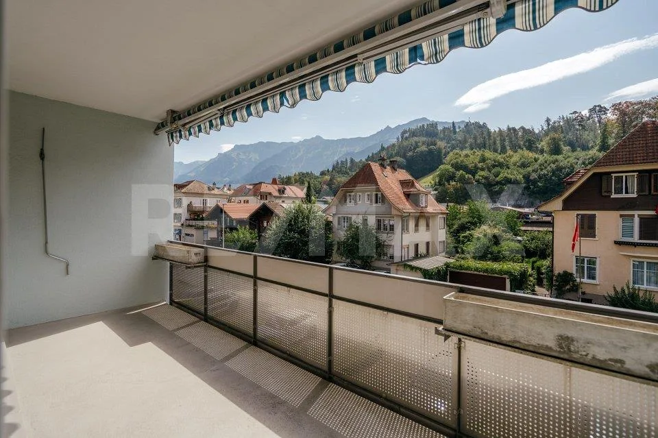 Appartement 2.5 pièces bien entretenu avec balcon et parking extérieur (résidence principale)