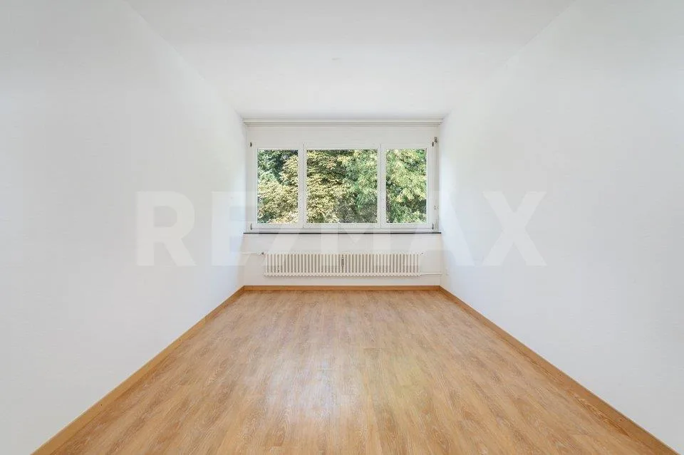 Appartement 2.5 pièces bien entretenu avec balcon et parking extérieur (résidence principale)