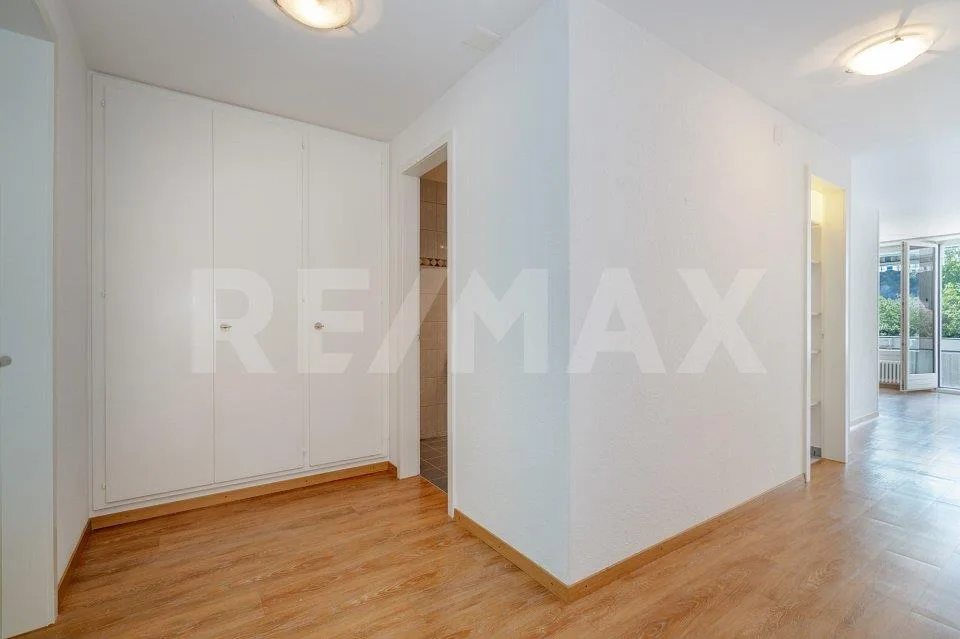 Appartement 2.5 pièces bien entretenu avec balcon et parking extérieur (résidence principale)