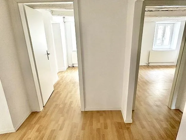 3 1/2-Zimmer-DaErdgeschosscwohnung mit Balkon an sehr zentraler Lag... – photo 14 sur 17