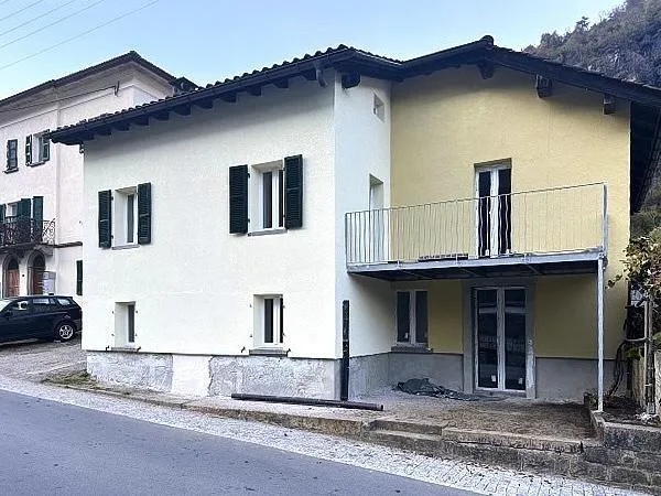 3 1/2-Zimmer-DaErdgeschosscwohnung mit Balkon an sehr zentraler Lag...