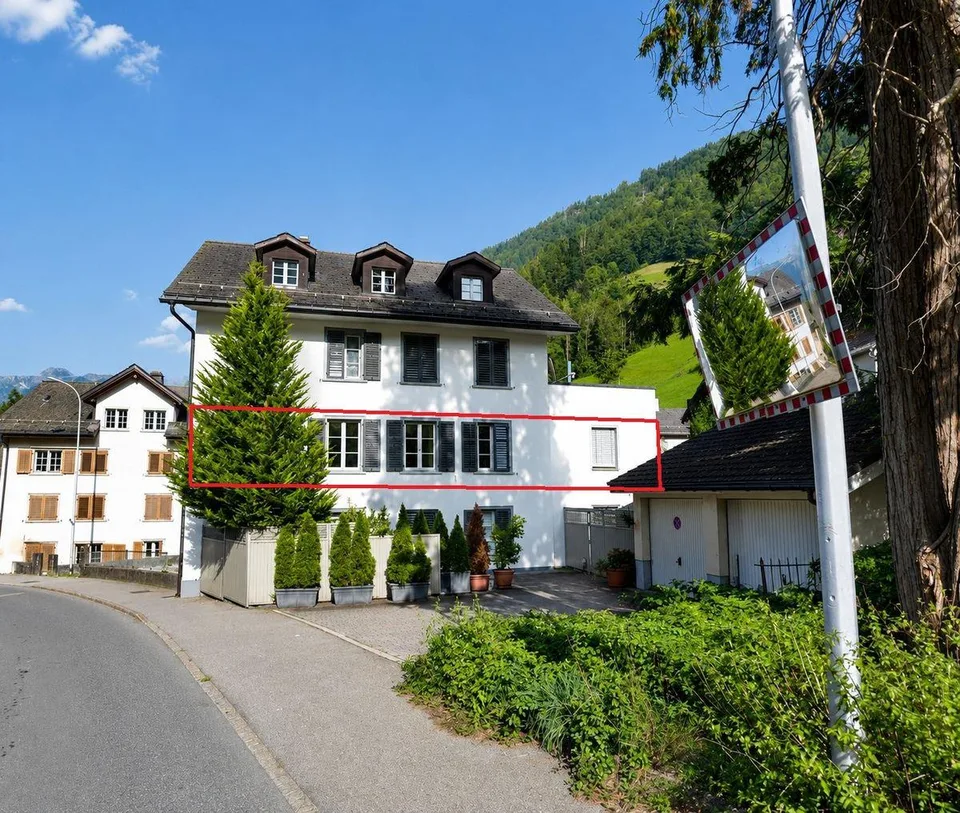 Exklusive 4.5 Zimmer-Wohnung mit 118m2 Wohnfläche - komplett renovi...