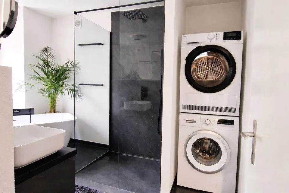 Exklusive 4.5 Zimmer-Wohnung mit 118m2 Wohnfläche - komplett renoviert in Glarus Süd