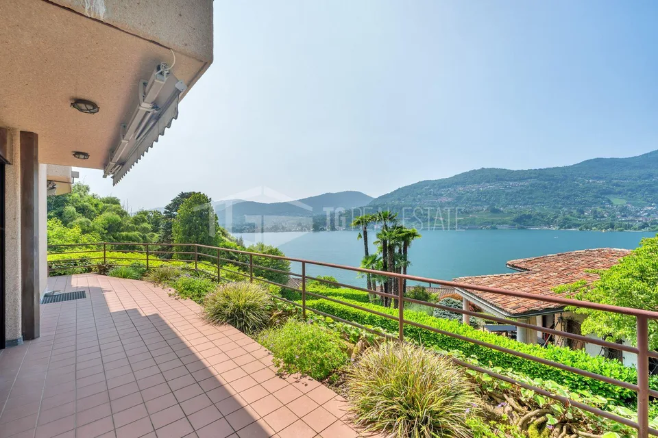 PRESTIGETRÄCHTIGE VILLA IN MONTAGNOLA MIT SEEBLICK UND HALLENBAD